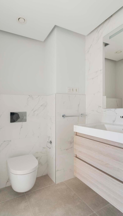 Tanto los sanitarios como los accesorios son de Noken Porcleanosa Bathrooms