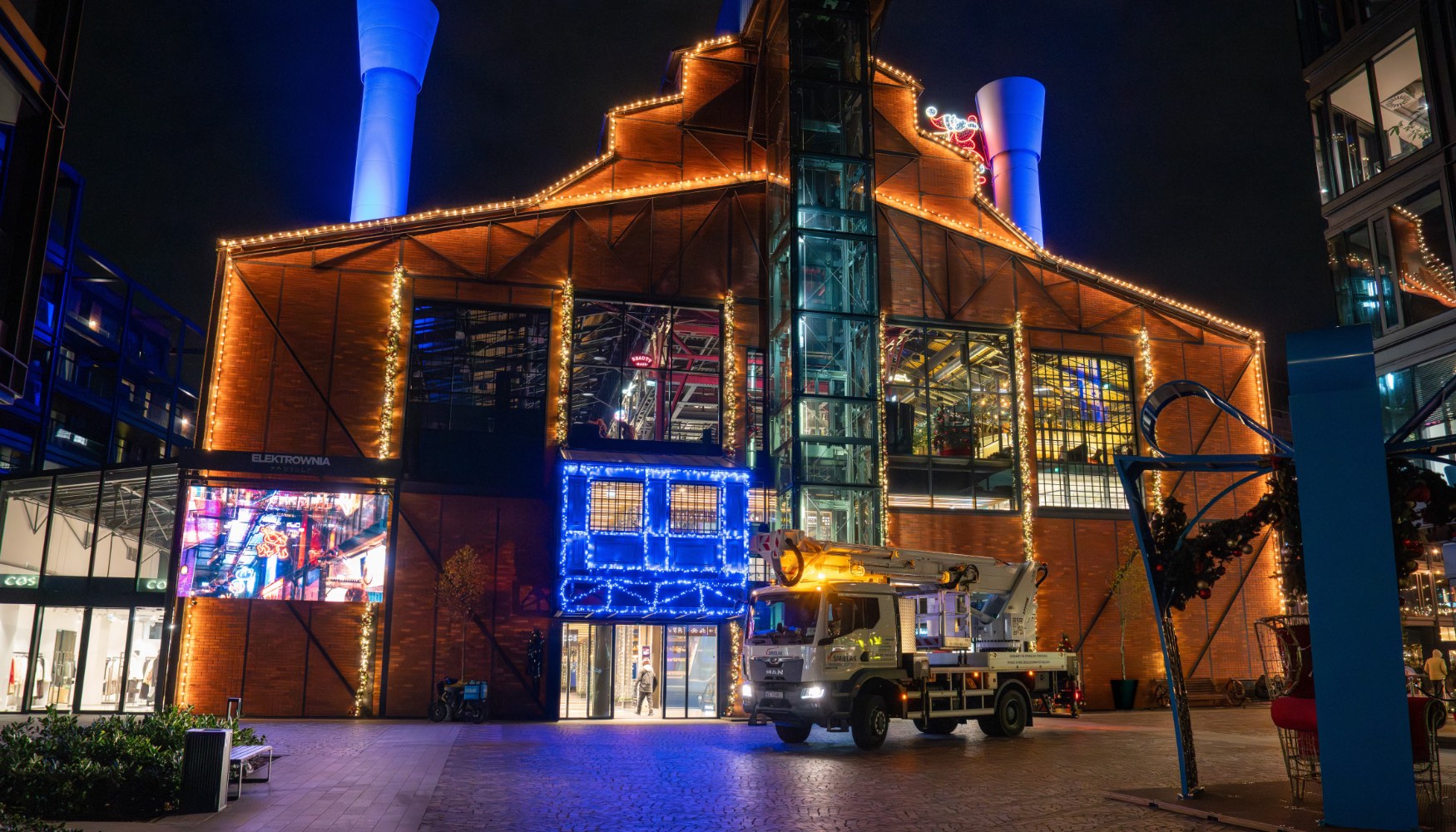 La decoraci�n navide�a en este centro comercial de Warsaw supone un nuevo caso de �xito de la MJ 375 de Smielak