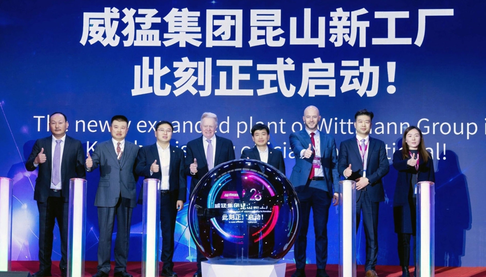 La ampliaci�n de la planta de producci�n de Wittmann en Kunshan se inaugur� oficialmente a mediados de diciembre por Werner Wittmann (cuarto por la...