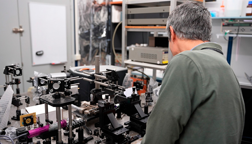 La Universitat de Val�ncia (UV) desarrolla un transmisor cu�ntico capaz de generar y controlar fotones individuales...