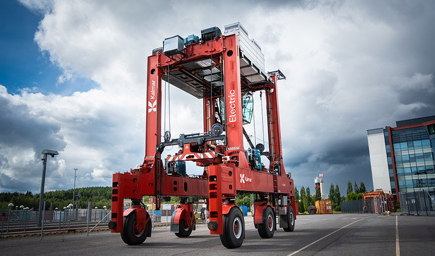 Straddle carrier el�ctrico de Kalmar