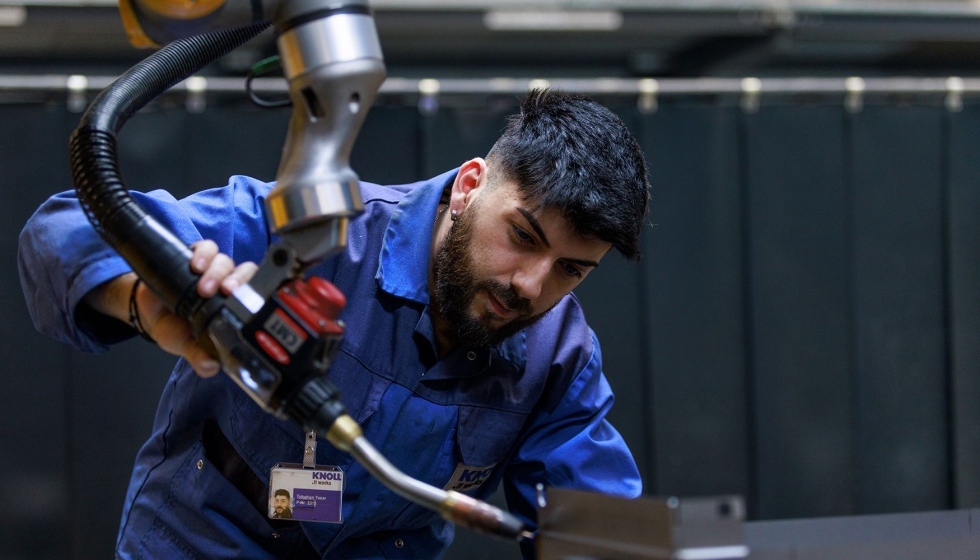 Los cobots facilitan el trabajo en soldadura y contribuyen a mejorar la eficiencia de la producci�n. Foto: Fronius