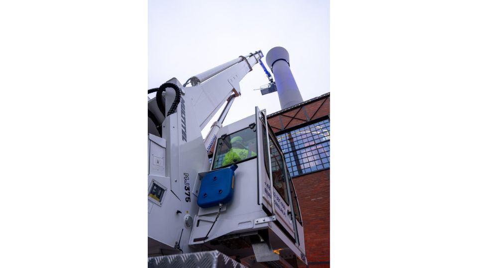 Trabalhos na chamin� do centro comercial