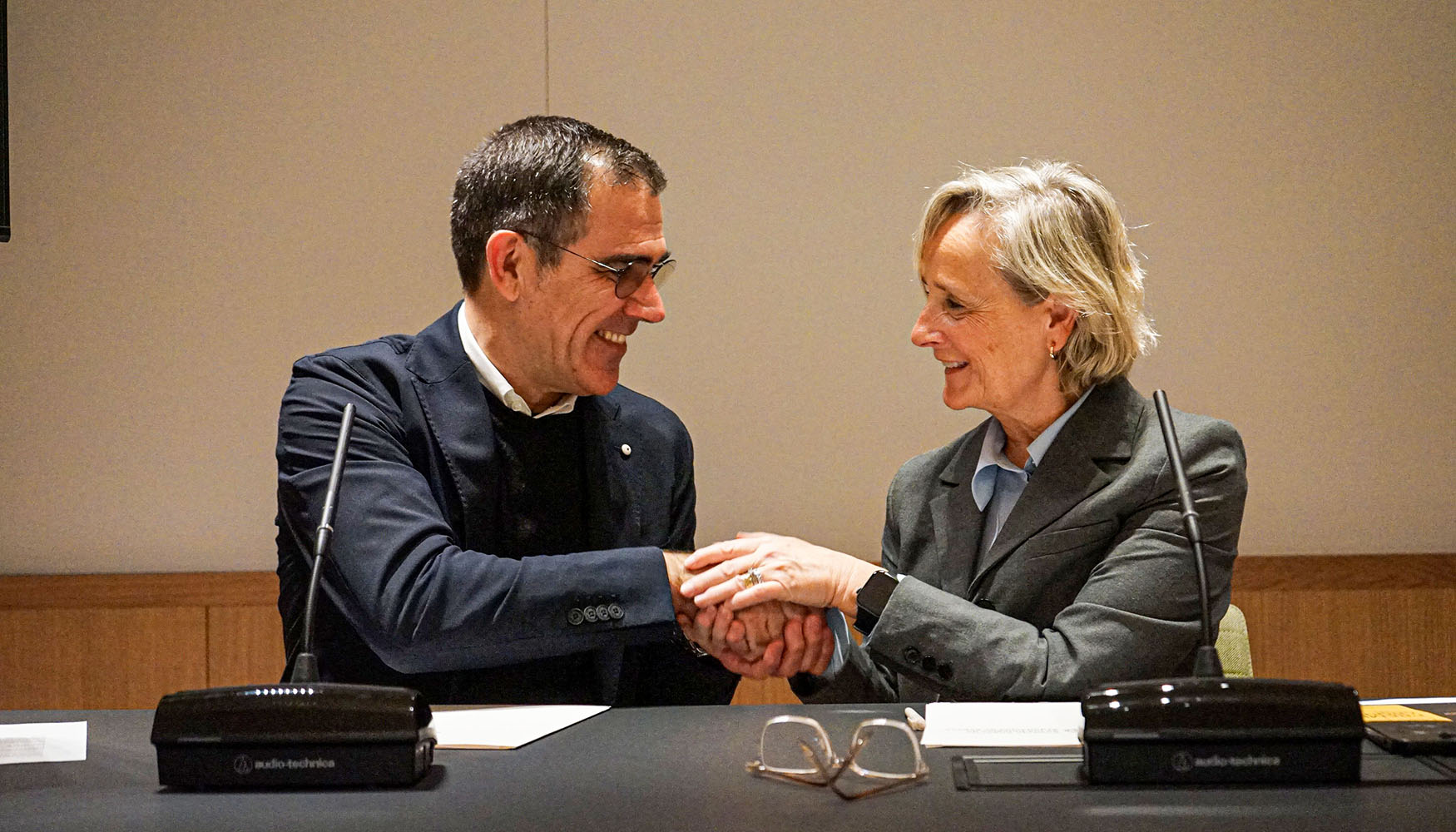 La celebraci�n de los premios mantiene el patrocinio oficial de Compac, compa��a especializada en superficies decorativas de alta calidad...