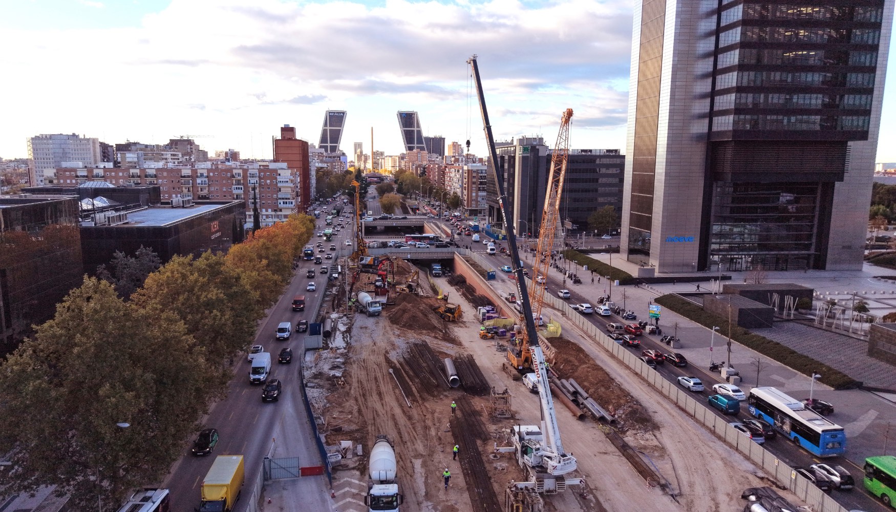 La gr�a m�vil Liebherr LTM 1055-3...