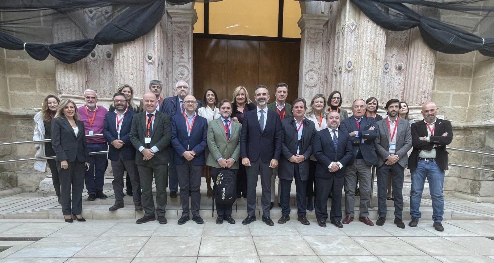Foto de familia tras el debate de la 'Ley de impulso y promoci�n de la producci�n ecol�gica y otras producciones certificadas en Andaluc�a'...