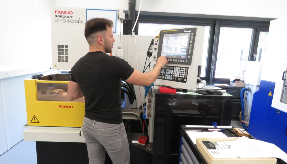 A subcontrata��o especializada, como a EDM, � parte integrante da maquina��o de precis�o