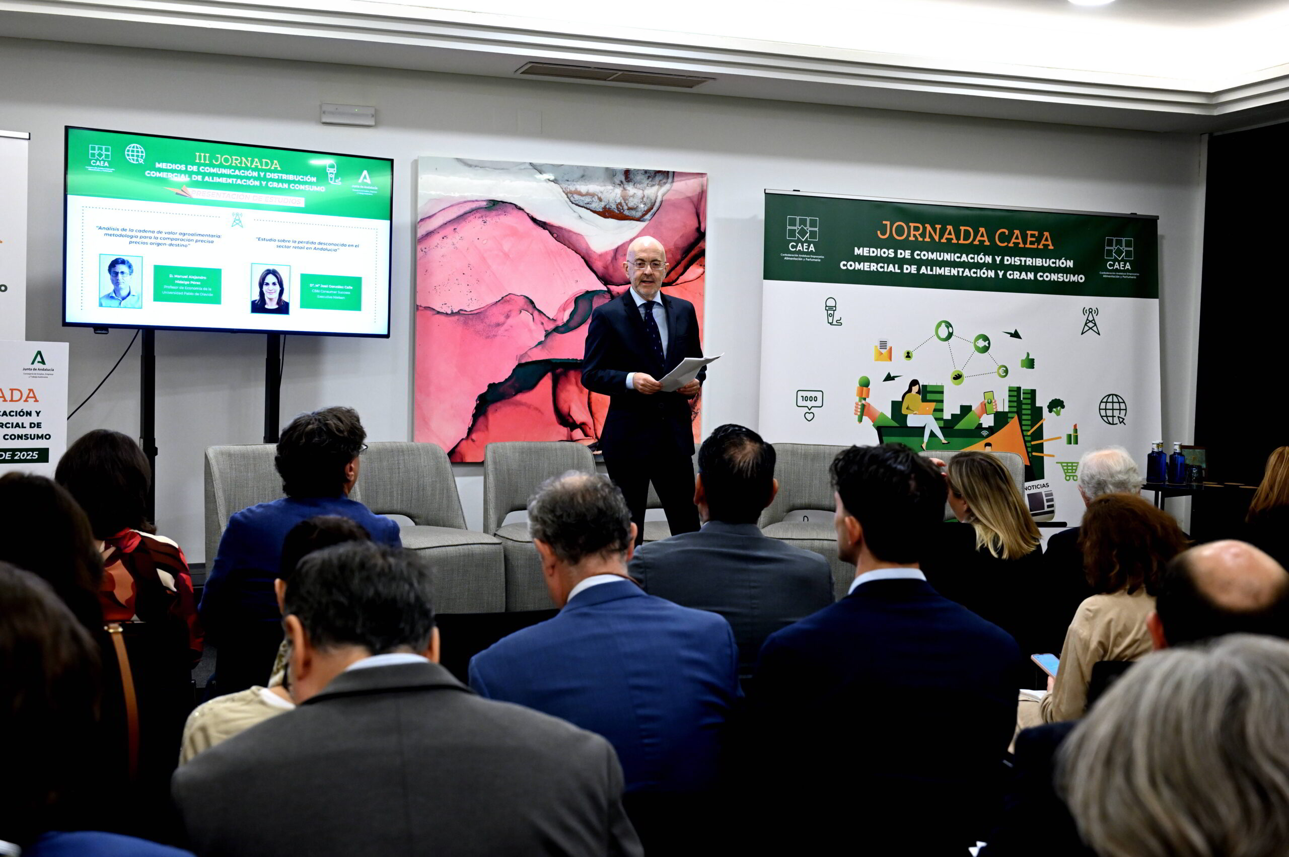 �lvaro Gonz�lez Zafra, director de la Confederaci�n Andaluza de Empresarios de Alimentaci�n y Perfumer�a (CAEA)