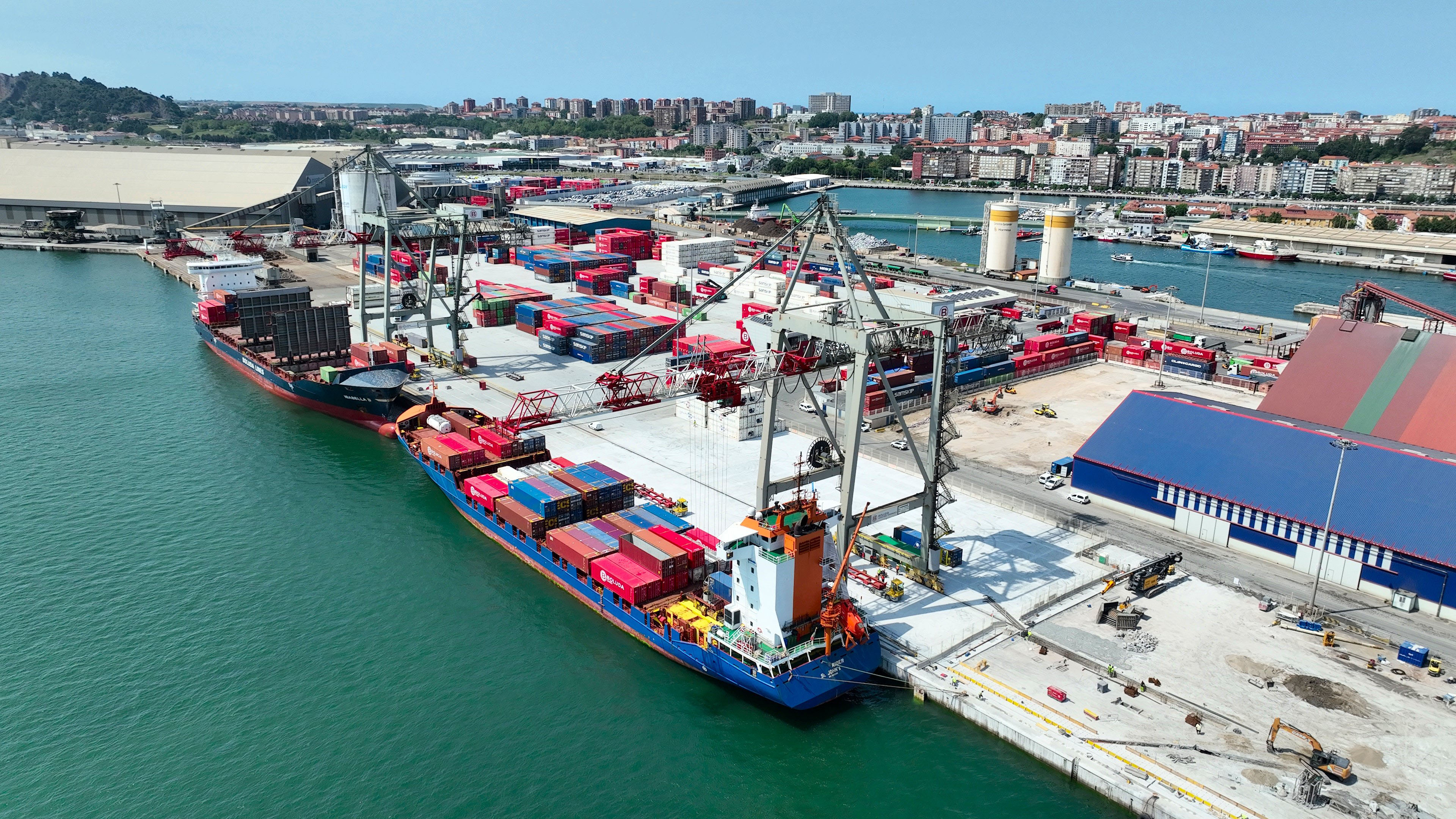 El Consejo de Administraci�n de la APS ha aprobado el convenio con el Ayuntamiento de Santander para llevar a cabo la ejecuci�n de la reforma de la...