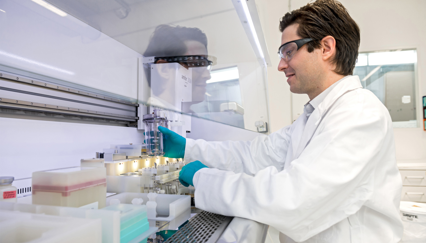 Al construir nuevas plantas, Sanofi tambi�n concede gran importancia a un alto grado de automatizaci�n y a los m�s altos est�ndares de sostenibilidad...