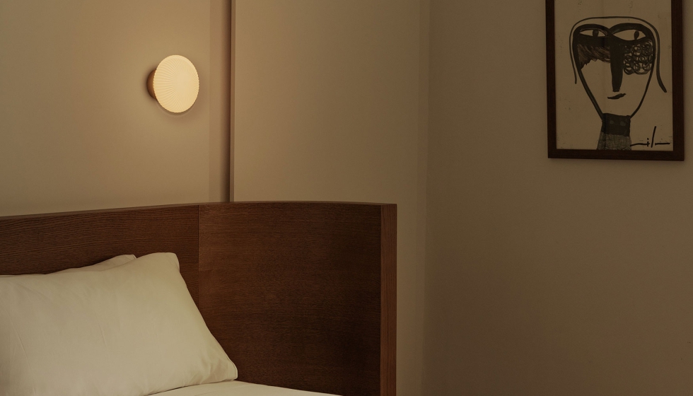 Isabelle es el nuevo aplique que completa la familia de luminarias dise�ada para la iluminaci�n de ba�os o zonas de paso...