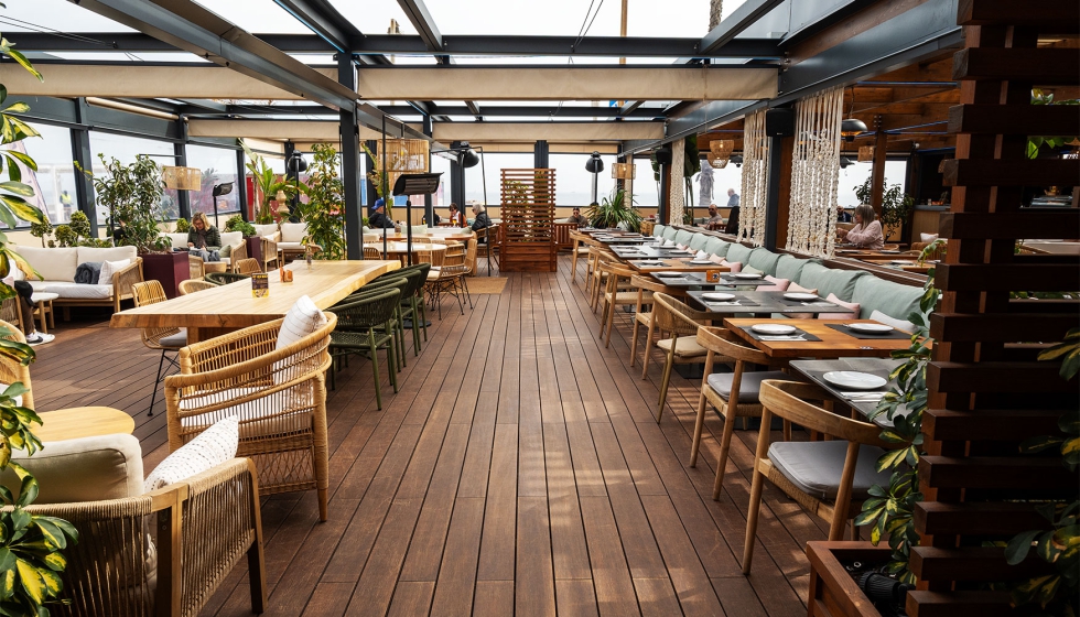 La elecci�n de esta tarima en la reforma del restaurante A�a� Beach de Barcelona responde a criterios t�cnicos y est�ticos para dar calidez del...