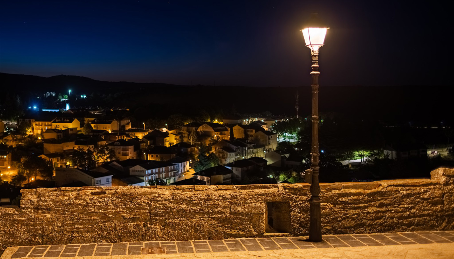 Adaptaci�n est�tica del alumbrado ATP al patrimonio y la arquitectura hist�rica del pueblo