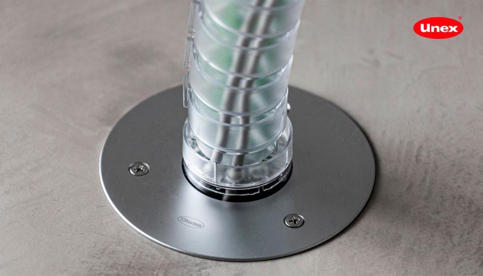 La funci�n de la Caja de suelo 52 de Unex es integrar el cableado desde el suelo de forma discreta y segura...