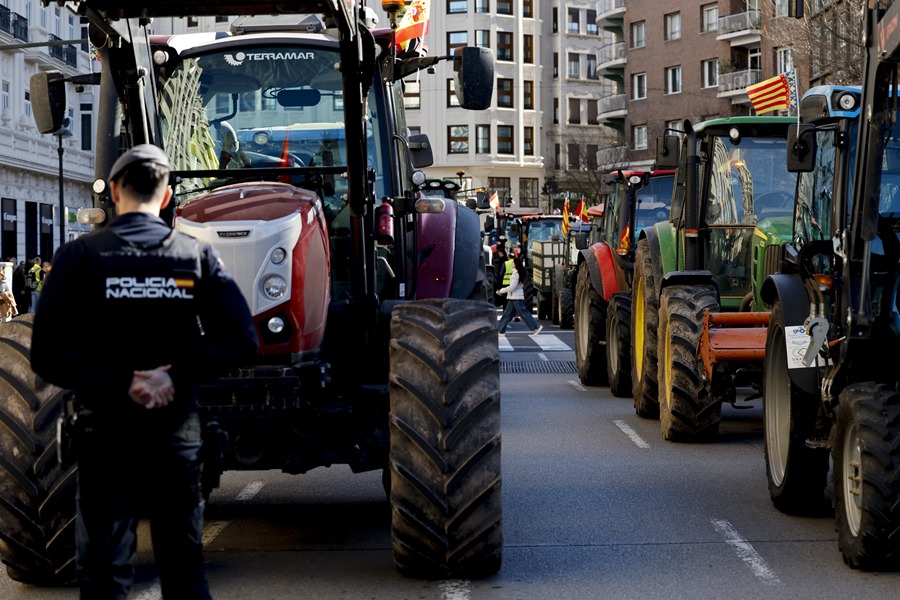 Tractorada en Valencia como protesta contra el Pacto Verde convocada por la plataforma independiente de agricultores y ganaderos UNASPI...
