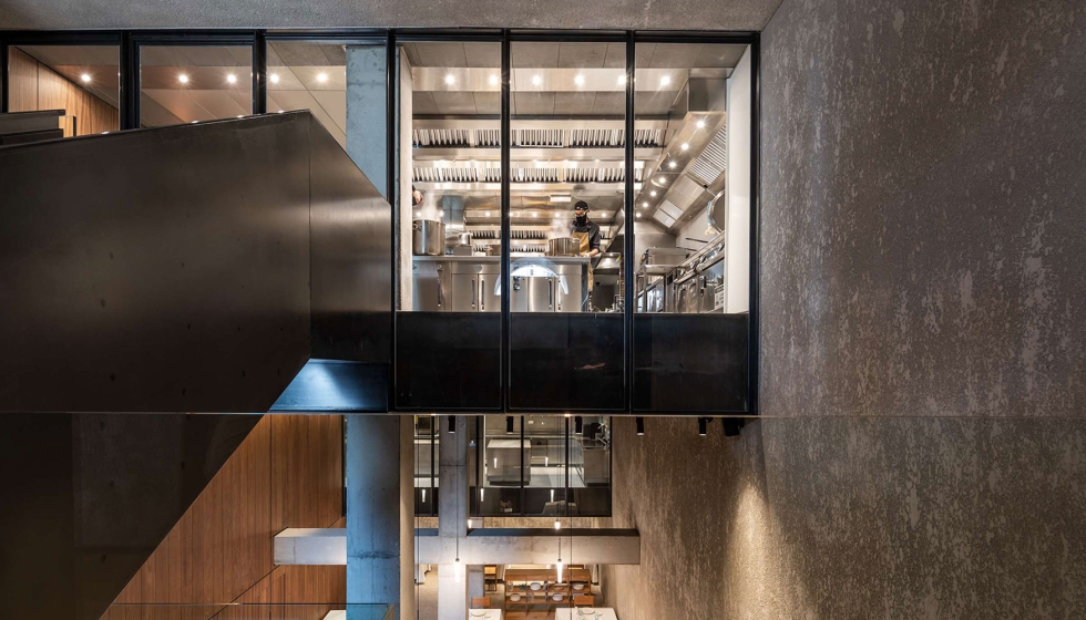 El restaurante representa un escenario emocional, gracias a la intervenci�n lum�nica. Foto: Pegenaute