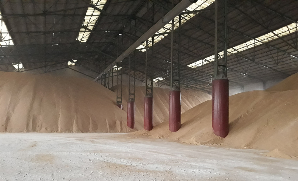 Almac�n de az�car de ca�a para refino