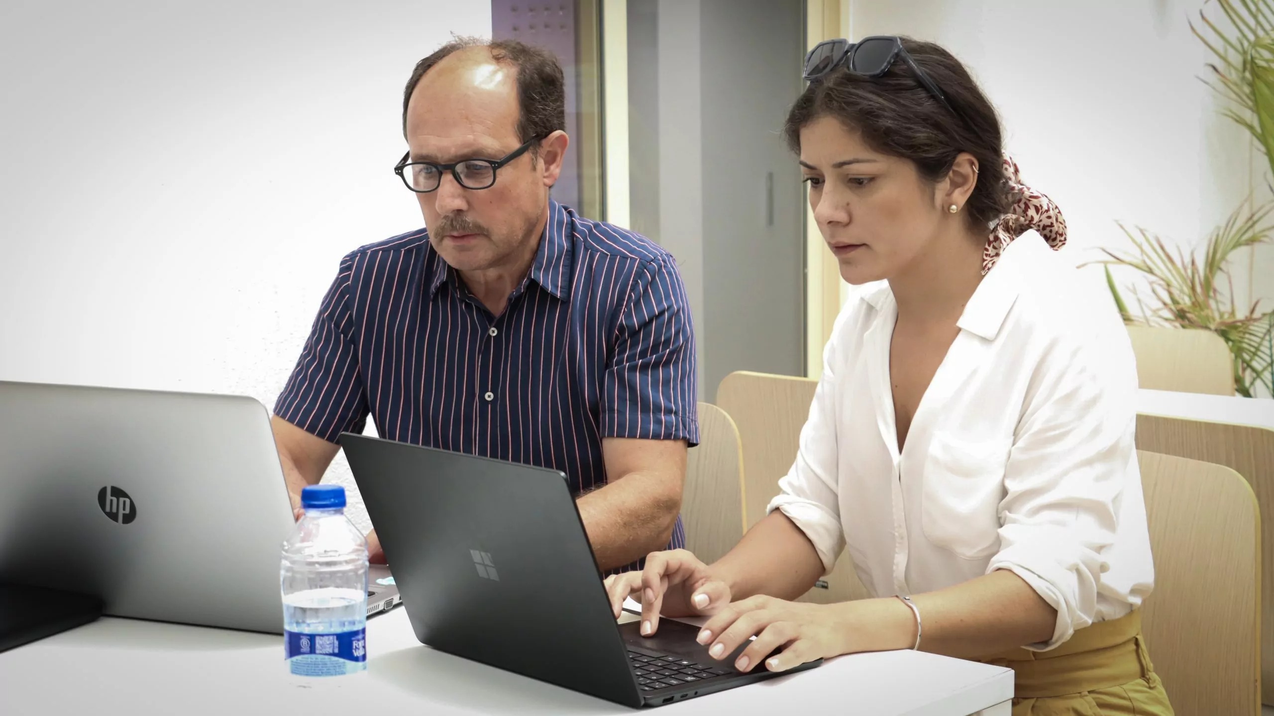 Emilio Rodr�guez, fundador de TropoTherm, junto a Danielle Teodoro Rosa, ingeniera qu�mica industrial de la empresa