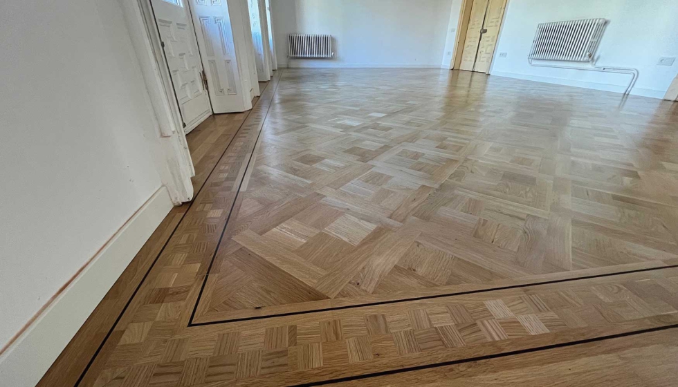 La sala condal es uno de los espacios m�s singulares del palacio, pavimentada con losetas macizas y cenefas de roble y wengu�...