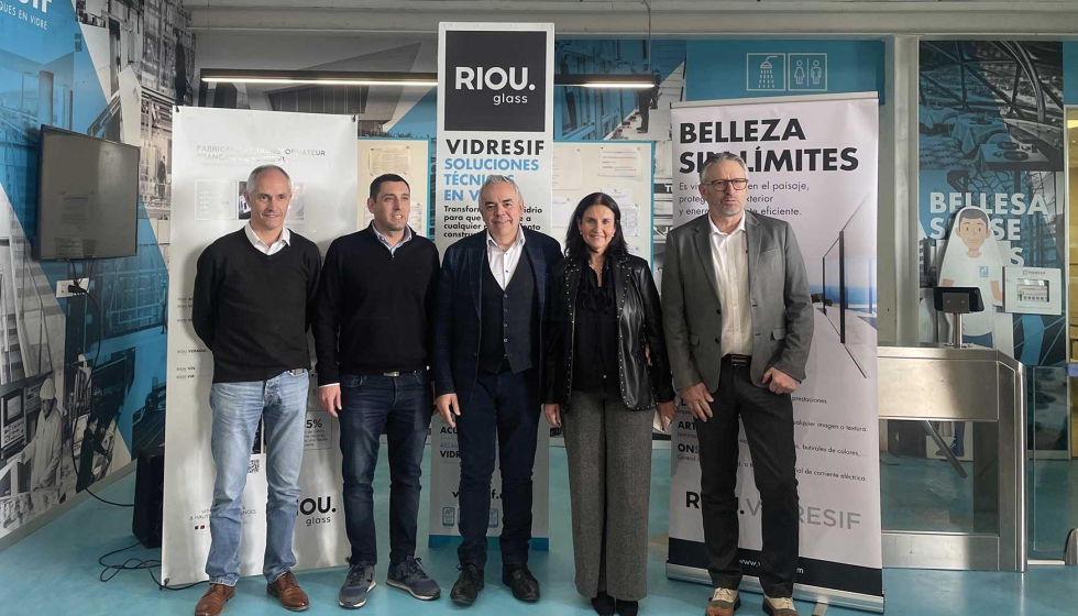 De izquierda a derecha: Christophe Vergnaud, directorgGeneral del grupo RIOU.Glass; Eduard Garcia-nuevo director feneral de RIOU...