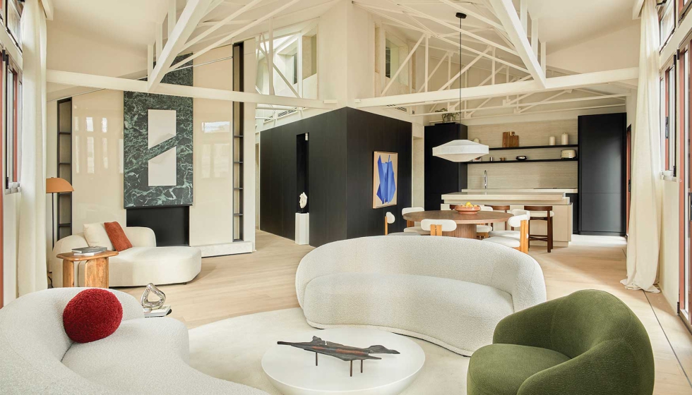 Reforma integral de un �tico-d�plex de 280 m� en el edificio residencial conocido como La Casa de las Bolas...