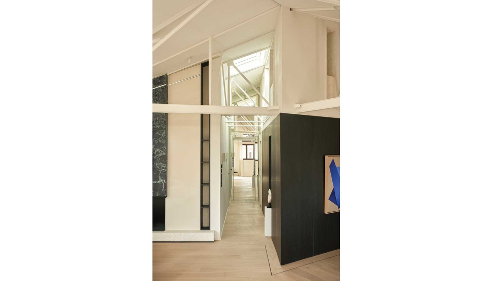 Los grandes huecos acristalados favorecen la entrada de luz natural...