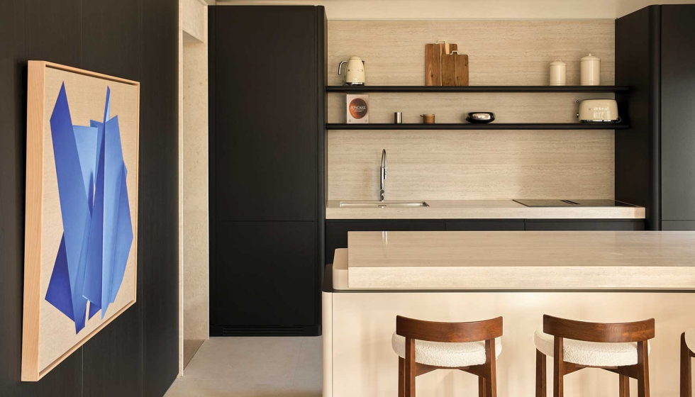 La disposici�n circular y el predominio de l�neas curvas en el �mbito principal favorecen una organizaci�n orientada a la interacci�n...