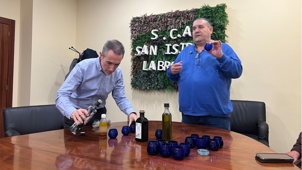 La almazara San Isidro de Luelma realiz� una cata con los aceites que producen