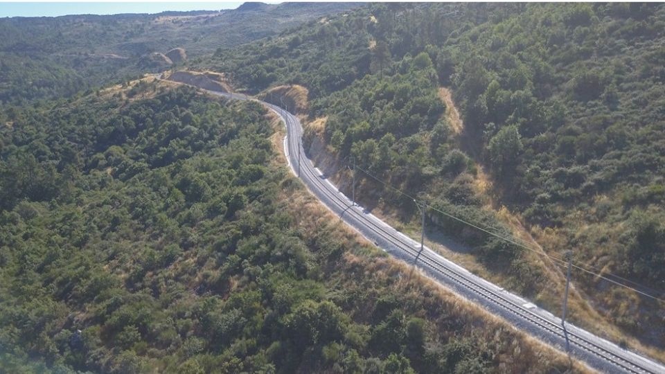 A obra que agora se inicia tem um investimento de 2...