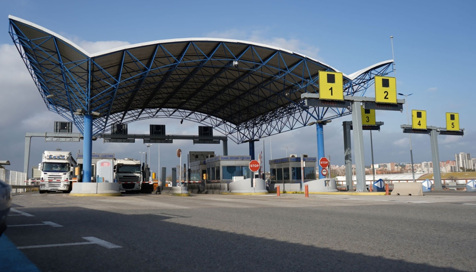 Imagen del acceso al port de Tarragona por la A-27, que ha reabierto hoy (12 de enero) su acceso de veh�culos