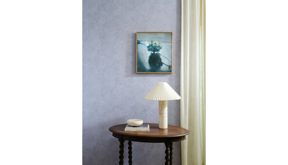 El revestimiento mural Yasuni de la colecci�n D�cors & Panoramiques presenta l�neas cortas y definidas que crean un marcado efecto gr�fico...