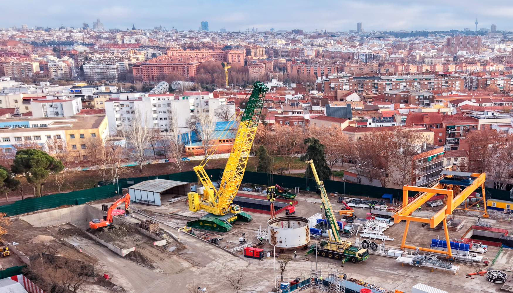 La gr�a sobre orugas Liebherr LR 1800-1.0 ha sido la encarga de realizar el montaje de la tuneladora Mayrit, procedente de Schwanau (Alemania)...