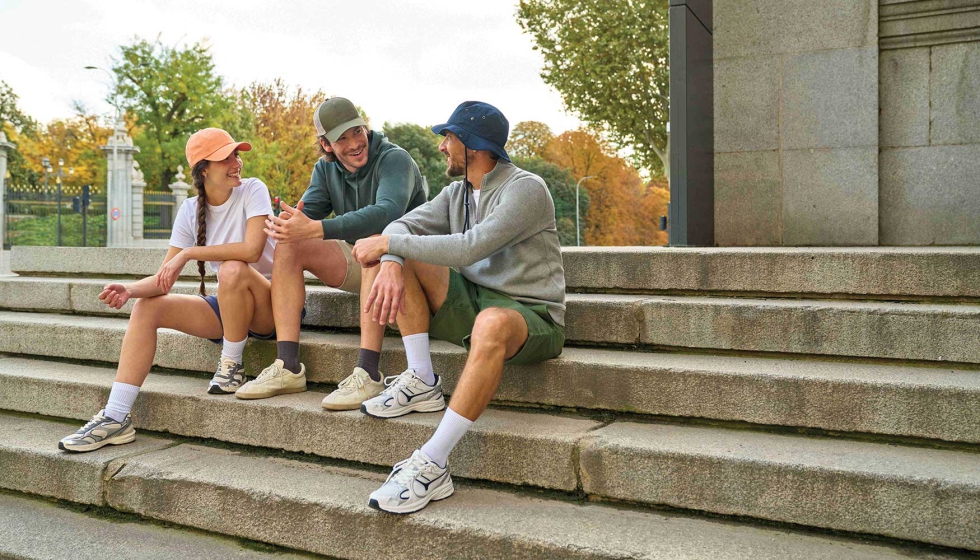 Entre las novedades destacan los pantalones y bermudas tipo ch�ndal, confeccionados con tejidos suaves y resistentes, ideales uso corporativo...