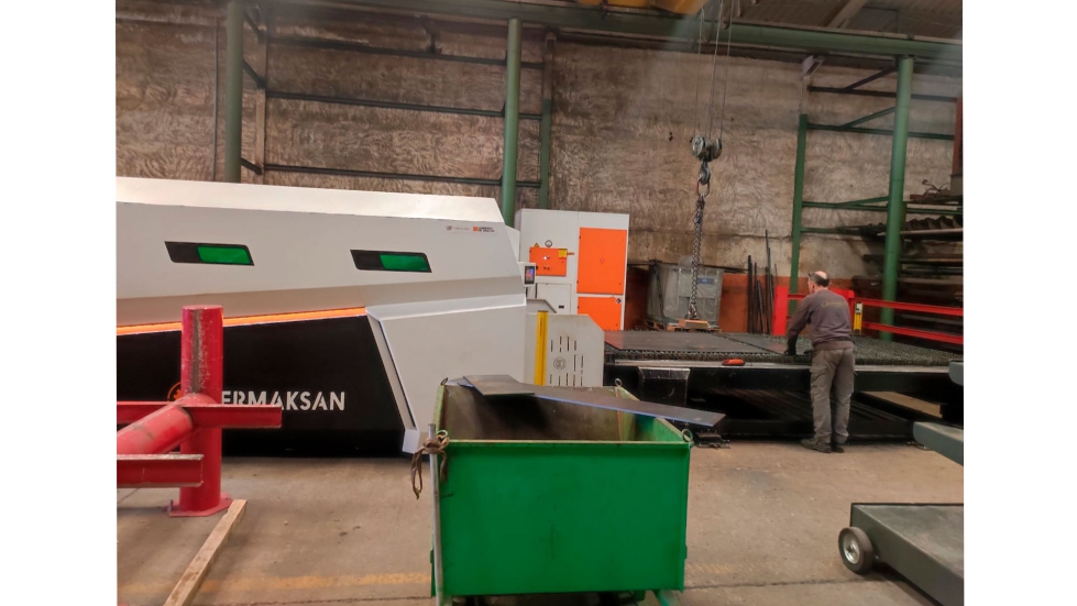 Para cortar las piezas, la empresa cuenta con una mesa de l�ser y otra de plasma