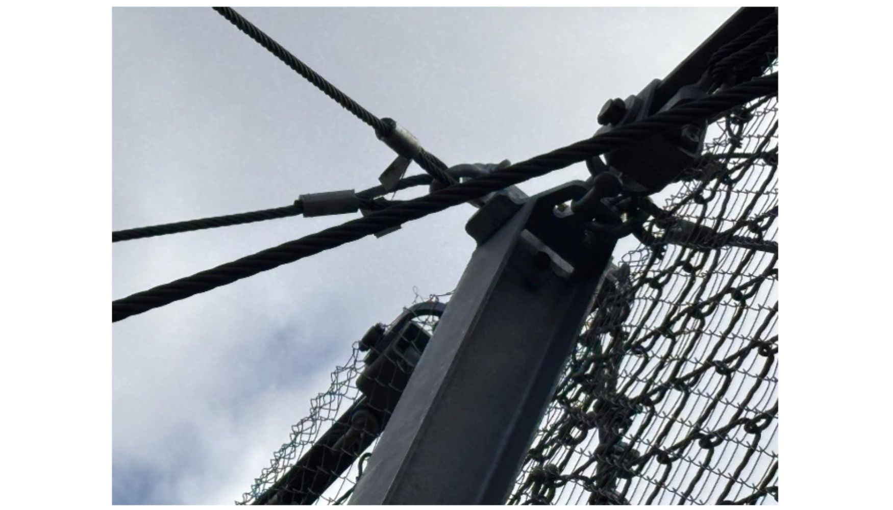 Fig. 15. Detalle de la cabeza de un de corte de cables barrera GBE-5000A (pieza 1 azul y 3 azul [H])