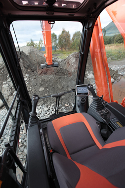 The excavadoras DX300LC-3 and DX340LC-3 have the new cabin with ROPS and certified by OPG