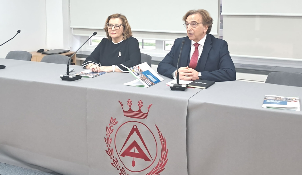 Presentación del �Estudio Radón� con Alfredo Sanz, presidente del CGATE, y Concha Uría...