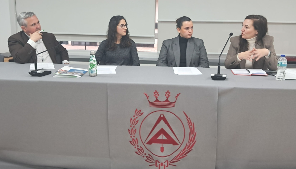 Mesa de debate durante la presentaci�n del estudio en la sede del CGATE