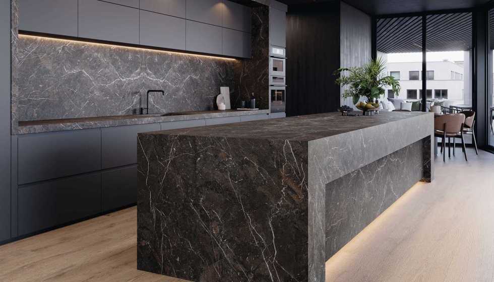 Las superficies cer�micas en negros, grises y plateados dotan a la cocina de un aire futurista y sofisticado