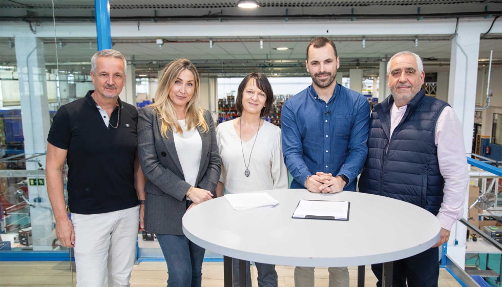 Las cuatro estaciones Metrolink permiten alimentar cualquier materia prima a cualquier m�quina de inyecci�n. (Foto: Motan Group)...