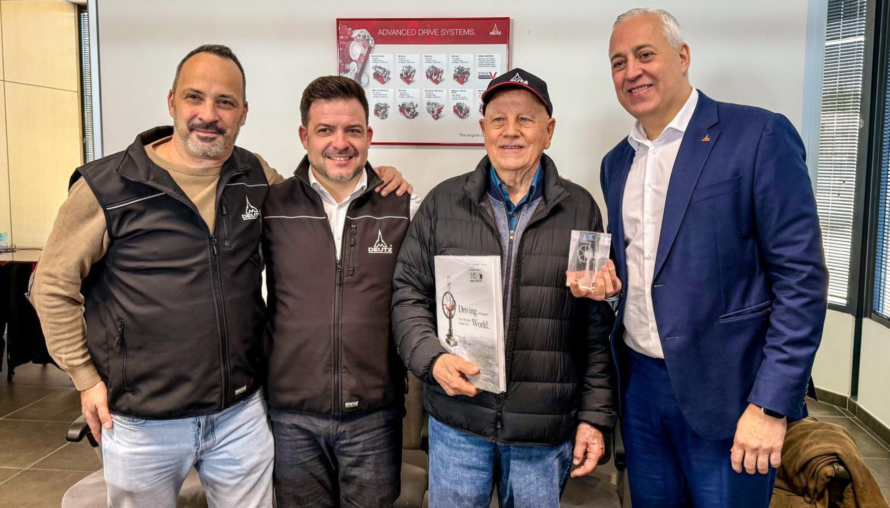 Foto de Deutz reconoce la trayectoria de Juli Soler, figura clave en el desarrollo de su red de servicio en Espa�a