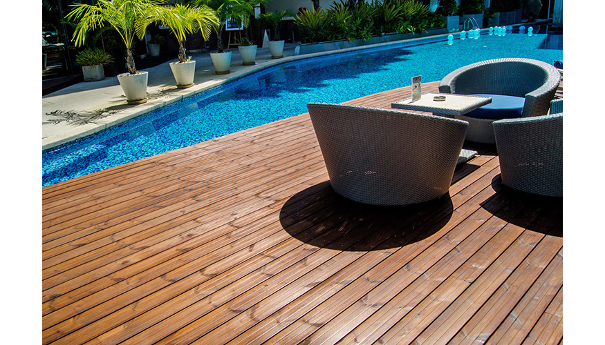 En aplicaciones exteriores, mantienen su protagonismo las tarimas termotratadas, como las de Lunawood