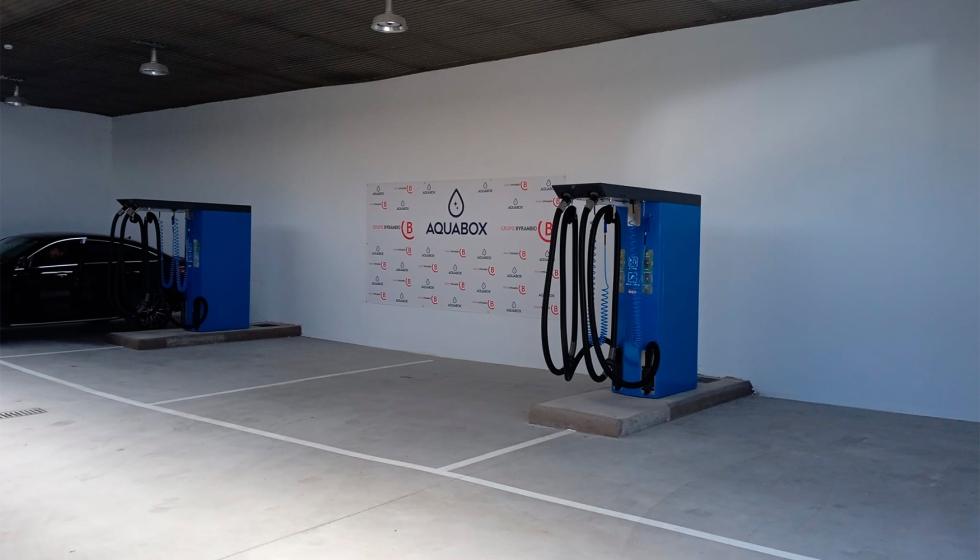 El nuevo centro no se limita al lavado exterior, sino que incorpora tambi�n una zona de aspiradores de alta potencia y equipos limpia alfombrillas...