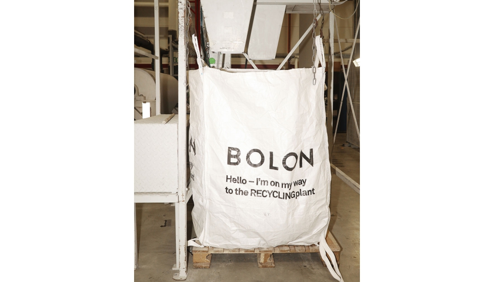 El material recogido se transporta a la planta de reciclaje de Bolon en Ulricehamn (Suecia)...