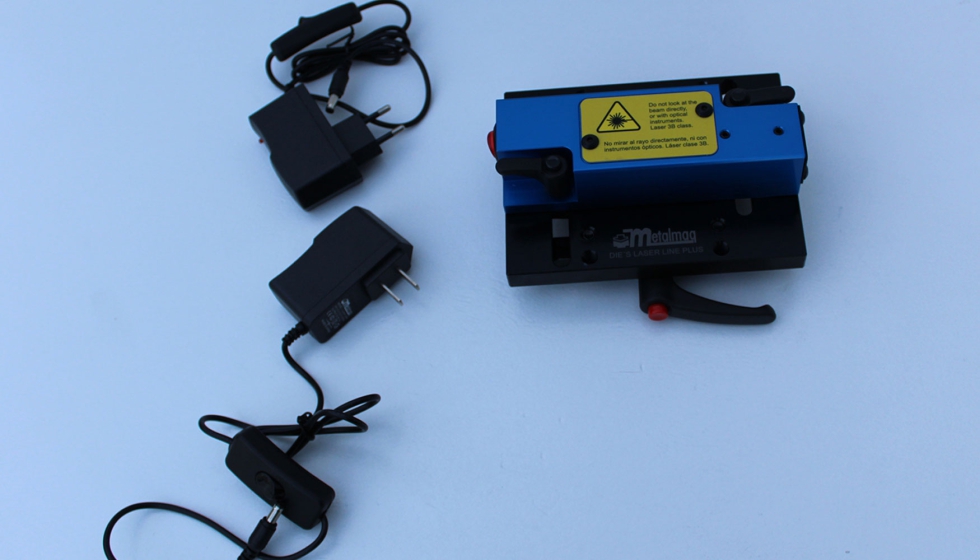 Se suministra con transformador para enchufe europeo 220 V o para enchufe versi�n EE. UU. 120 V