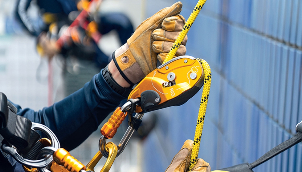 Tokyo Metropolitan Theater - Clean Force Japan. Foto: Petzl Distribution - Vuedici.org (2025)