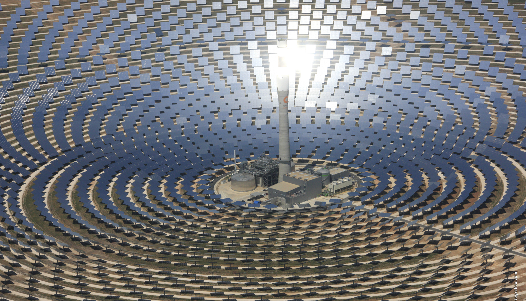 El PNIEC establece un objetivo de 4.800 MW termosolares para 2030, frente a los actuales 2.300 MW