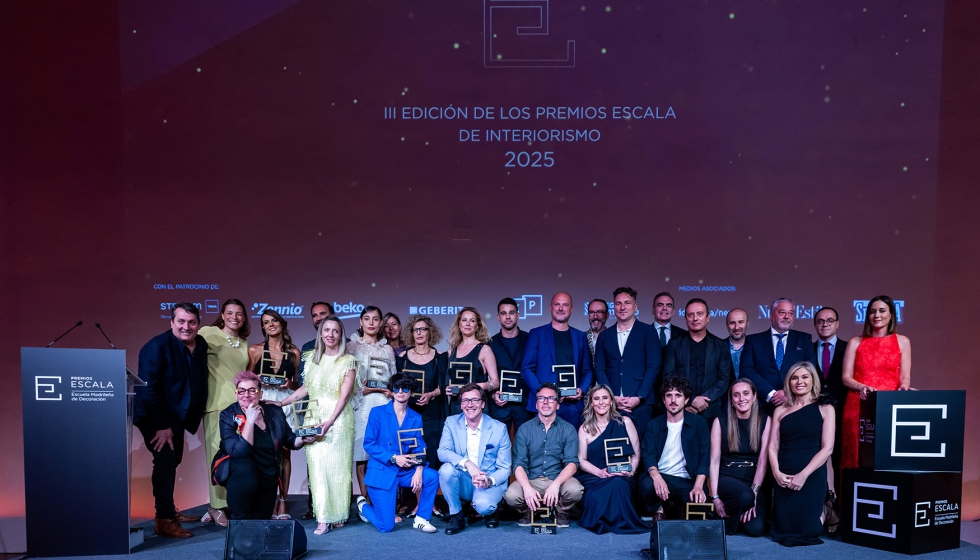 Premiados, patrocinadores y Sandra Golpe en la III Edici�n de los premios Escala de interiorismo