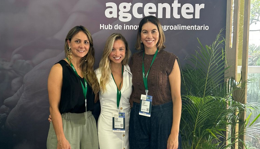 Laura Ceballos, directora ejecutiva de Agcenter; Beatriz Jacoste, CEO de KM ZERO; y Catalina Valencia...
