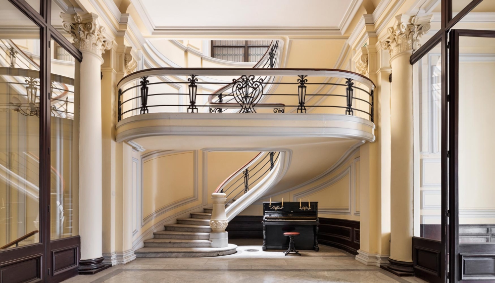 Detalle de la espectacular escalera del vest�bulo, una de las joyas de este edificio sede de Casa Decor 2026. Foto: Nacho Uribesalazar...